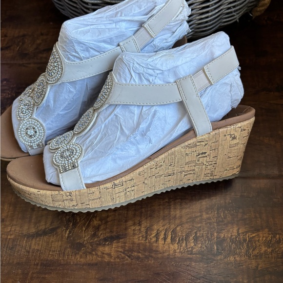 Skechers White Beaded Women's Sandals - Picture 4 of 7